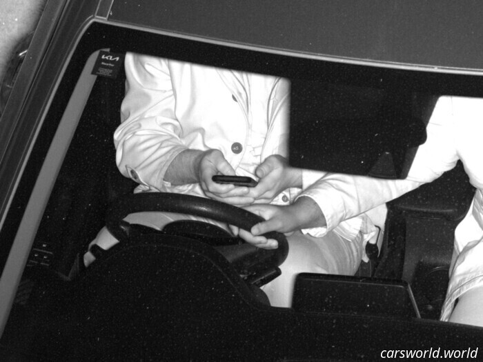 Esto podría ser el fin de sostener tu teléfono en los semáforos en Florida | Carscoops